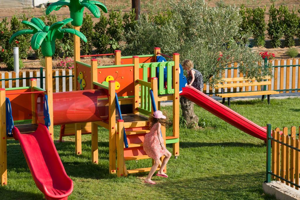 Buca Beach Resort Meszíni Kültér fotó