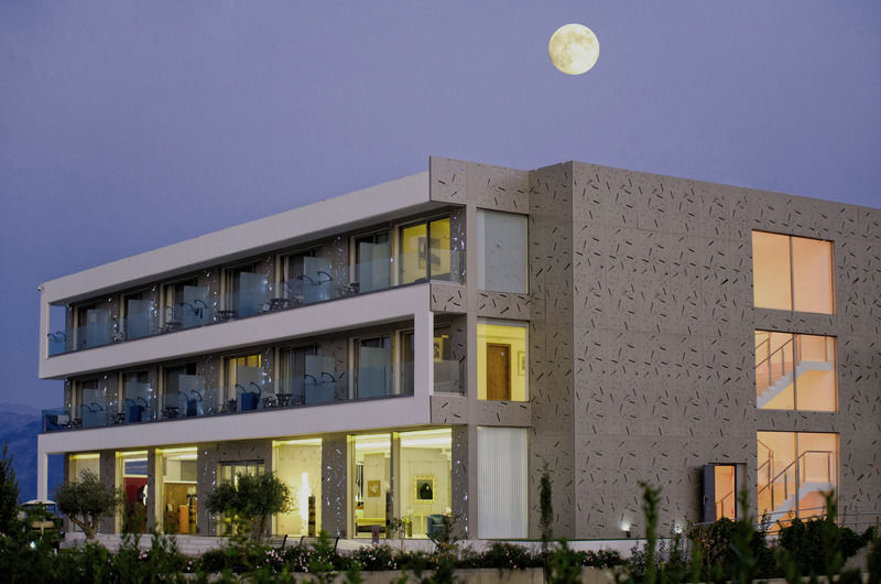 Buca Beach Resort Meszíni Kültér fotó